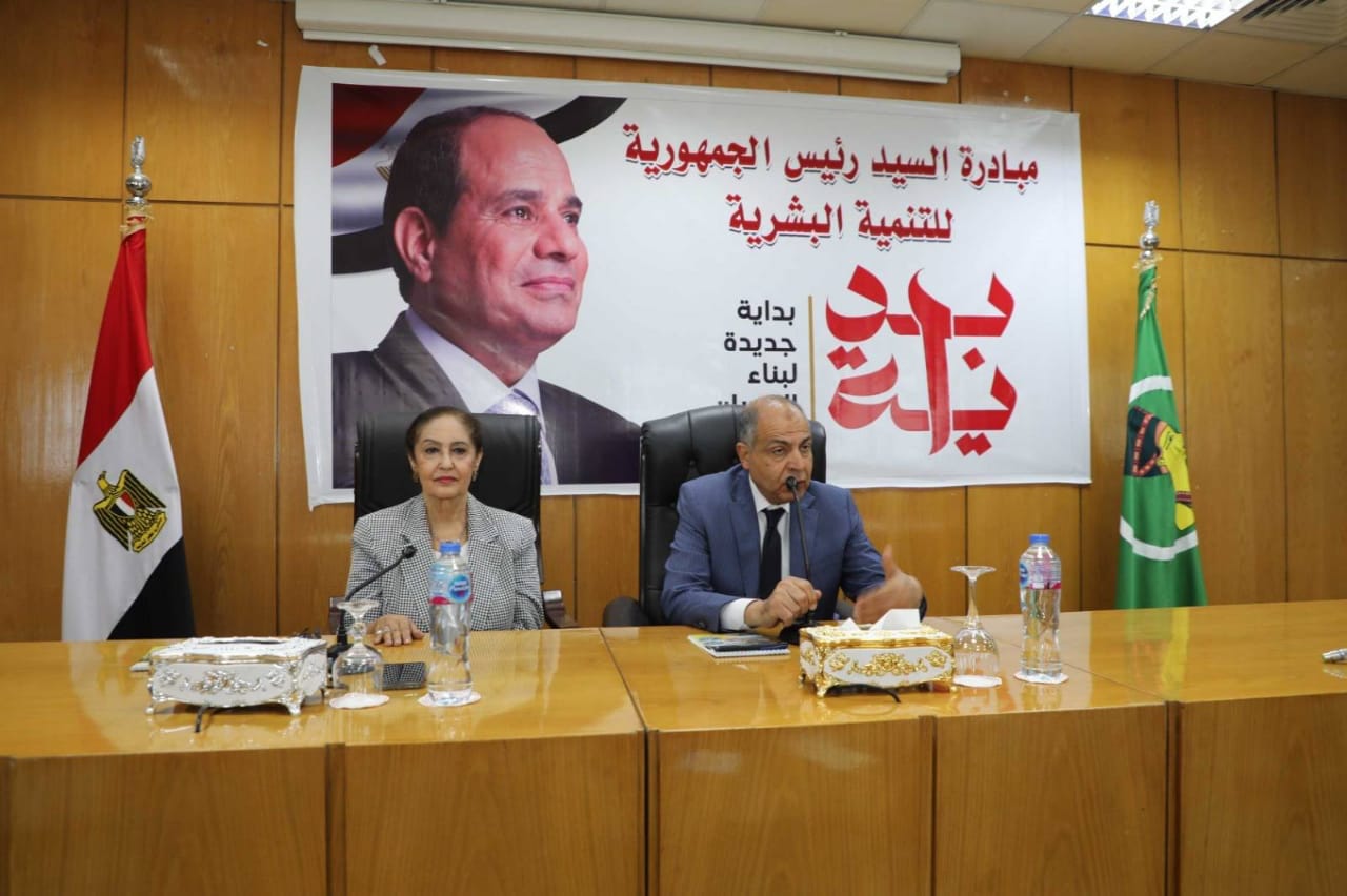 وزير القوى العامله 